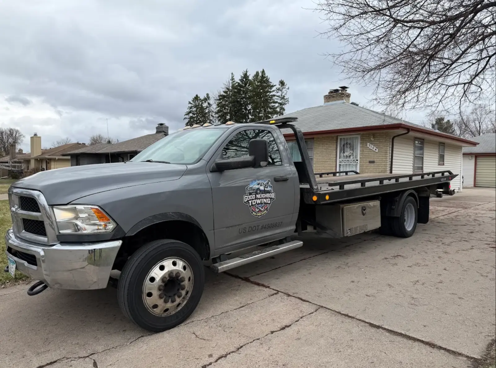 Good Neighbor Towing truck ready for a roadside assistance call in St. Paul